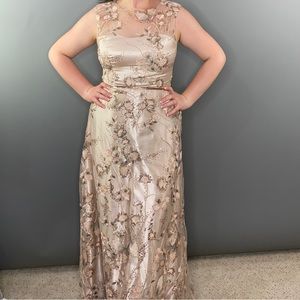 Stunning Embroidered Formal David’s Bridal Dress Size 4